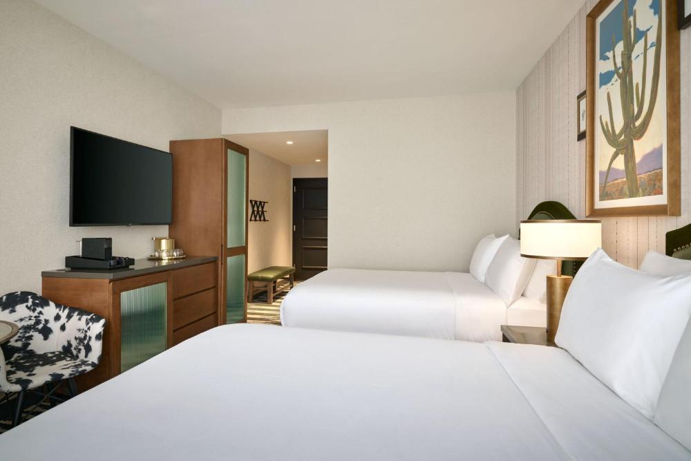 Queen Room - High Floor interior