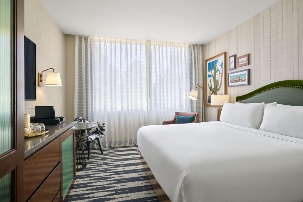 King Room - Hearing Accessible interior